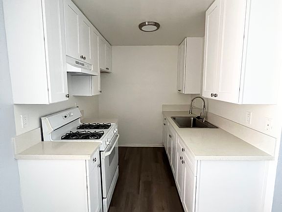 3rd image of 638 Bayview Ave