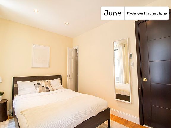 2nd image of 15 W 107th St APT 5D