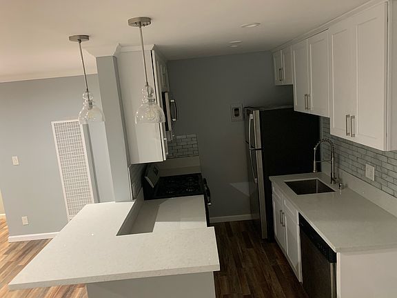 3rd image of 122 N Commonwealth Ave APT 209