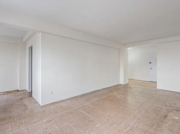 89-15 Parsons Boulevard image 9 of 17