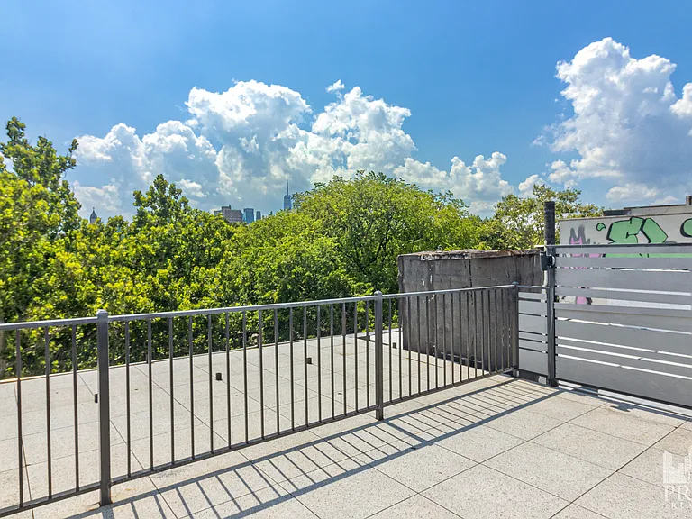 329 E 10th St #10 — Photo 13