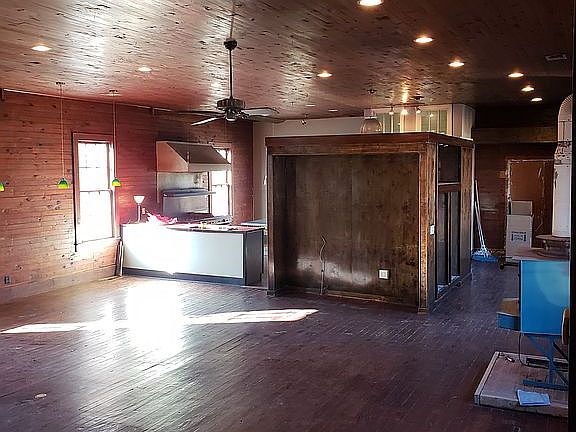 5th image of 104 Pearl Ave