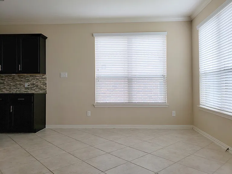 8818 Cornina Dr — Photo 9