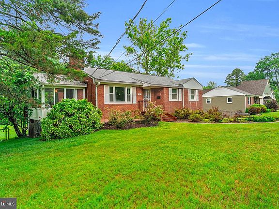 4th image of 3817 Estel Rd