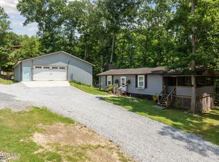 929 Black Alder Ln, Dandridge, TN 37725
