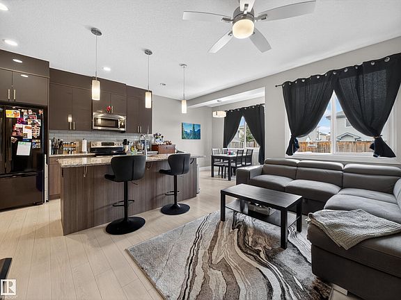 3rd image of 118 Springwood Way