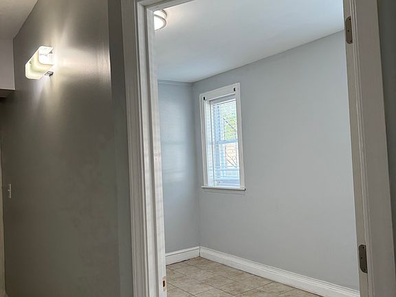 4th image of 7135 W Wrightwood Ave #B