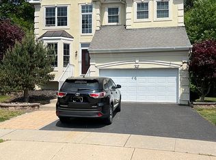 8 Cobblestone Ct, Old Bridge, NJ 08857