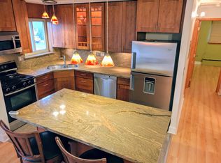 555 Fairway View Dr, Wheeling, IL 60090