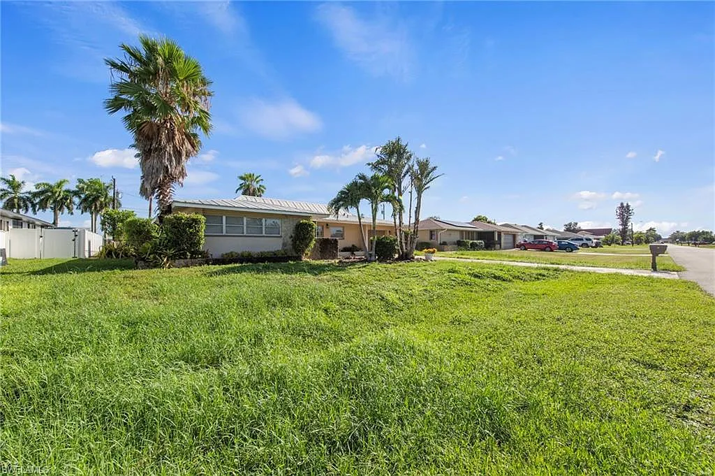 3 bed, 2.0 bath, 1408 sqft, $2,450 — Photo 3