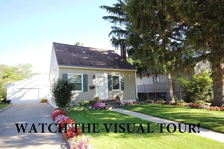 1944 Burns Ave photo 1