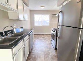 2730 Rosalyn Ct APT 102, New Hope, MN 55427