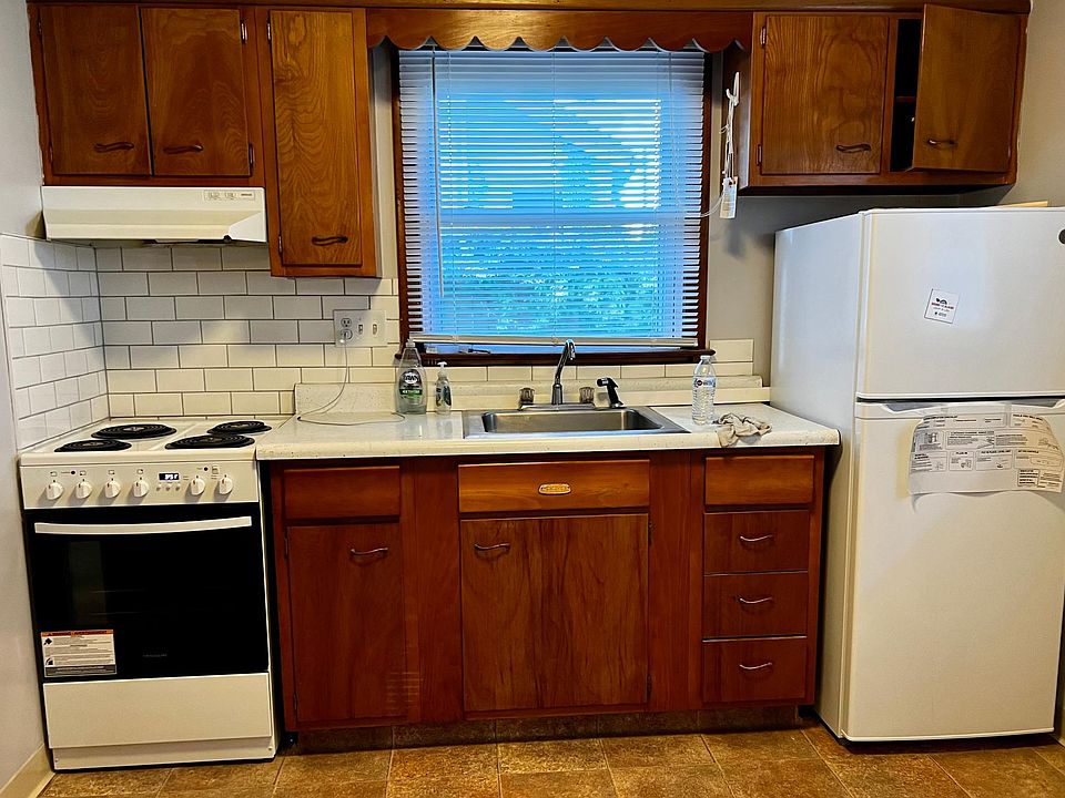 2nd image of 83 Elm St APT D