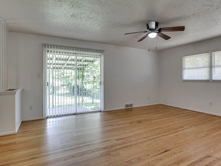 3516 Mount Pleasant Dr — Photo 4