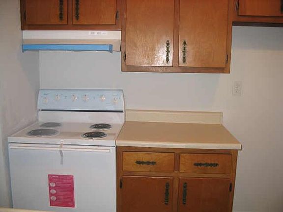3rd image of 3753 Tudor Park Dr
