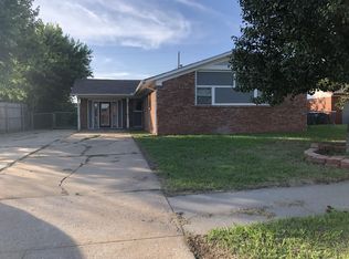 921 NW 19th St, Moore, OK 73160