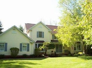 41 Wolfpen Dr, Chagrin Falls, OH 44022