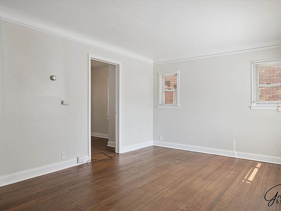 5th image of 922 Winchester Ave
