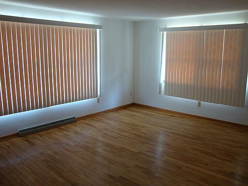 3rd image of 70 S Lexington Dr
