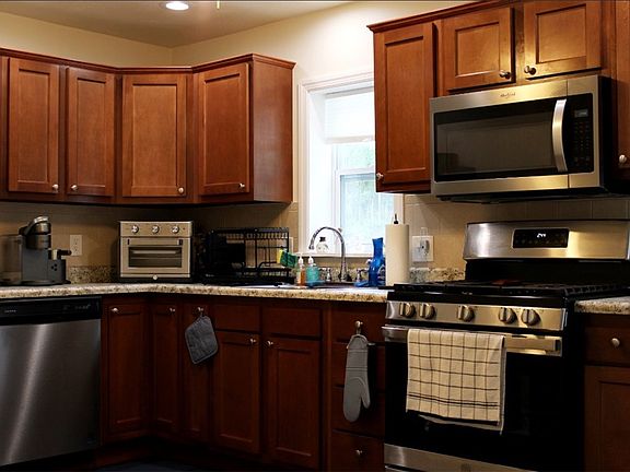 4th image of 157 E College St