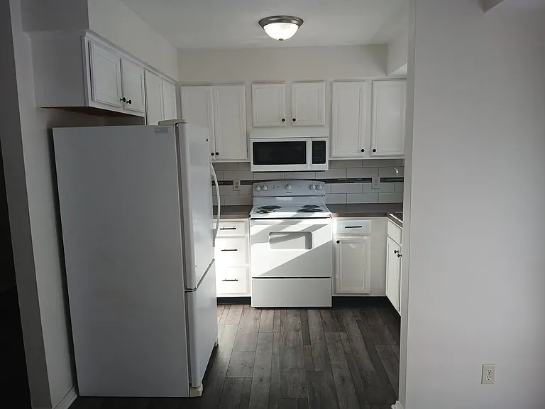 7947 Twin Oaks Rd — Photo 6