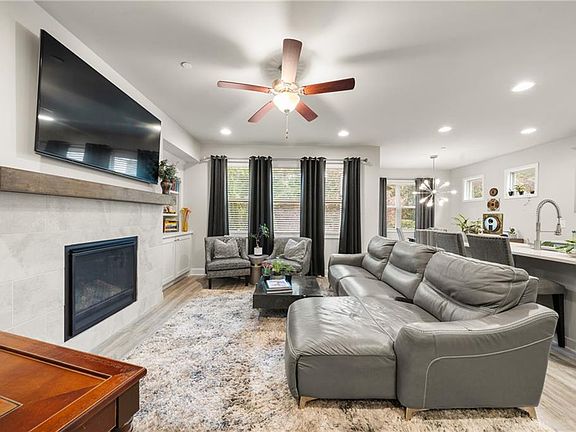 4th image of 130 Maple Creek Way
