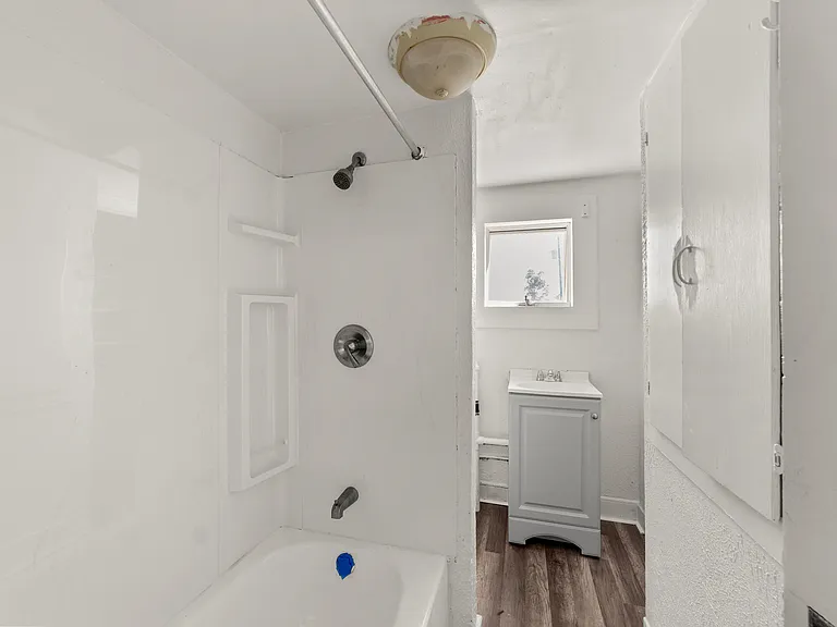 1686 E 32nd St — Photo 11
