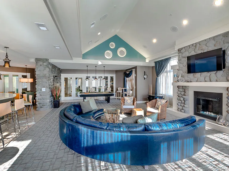 Promenade Pointe — Photo 4