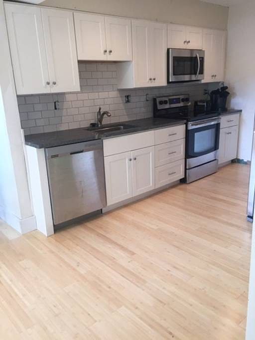 2nd image of 2841 Balmoral Rd S