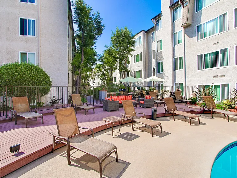 Woodcliff Apartments — Photo 40
