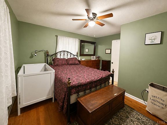 3rd image of 4051 Cody Rd