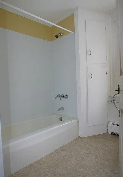 Full bathroom, view #1