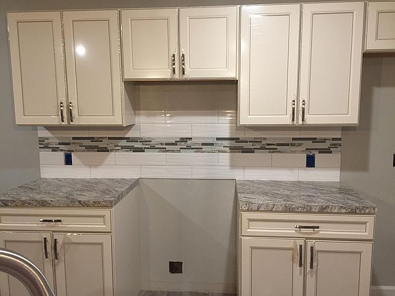 3rd image of 1325 Thayer Dr