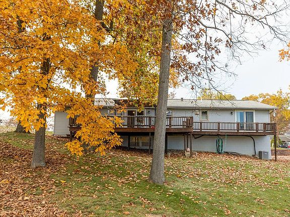 2nd image of 3255 Lakewood Dr