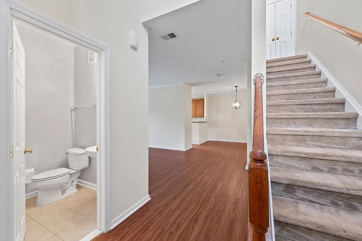 Building Photo - 43920 Hickory Corner Ter #103