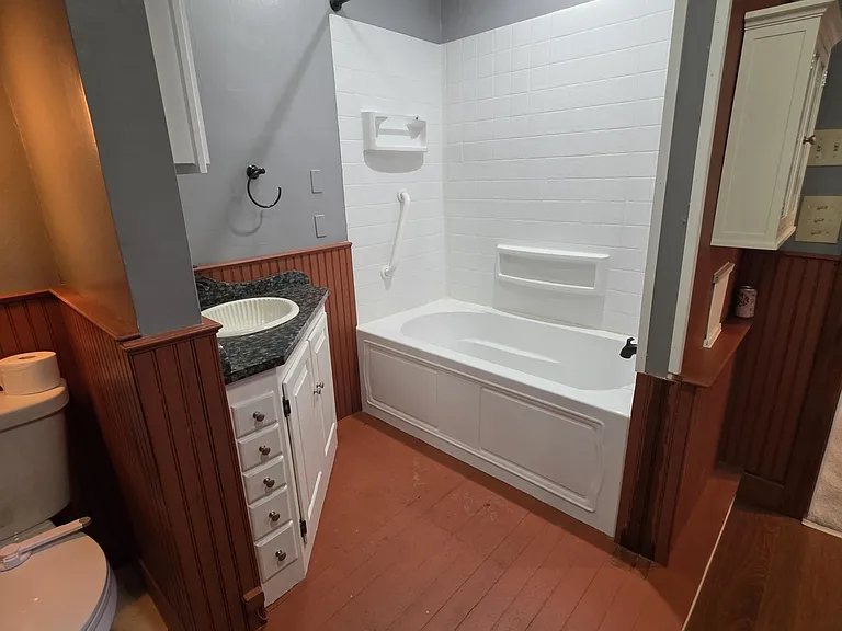 Main bathroom