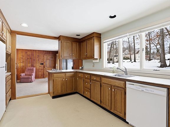 4th image of 49 Jackson Rd