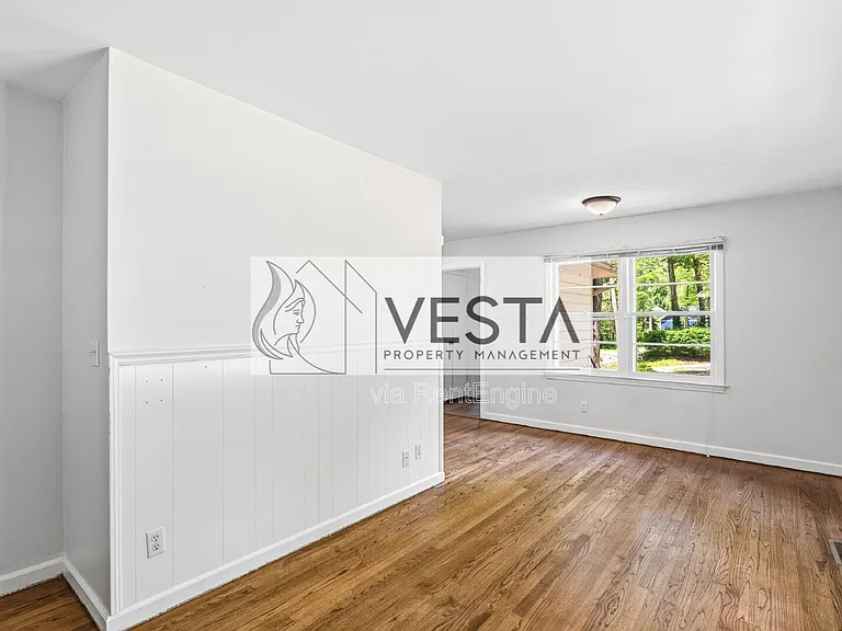 12 La Salle Ln — Photo 6