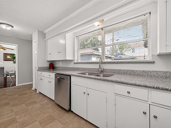 3rd image of 103 E Janisch Rd