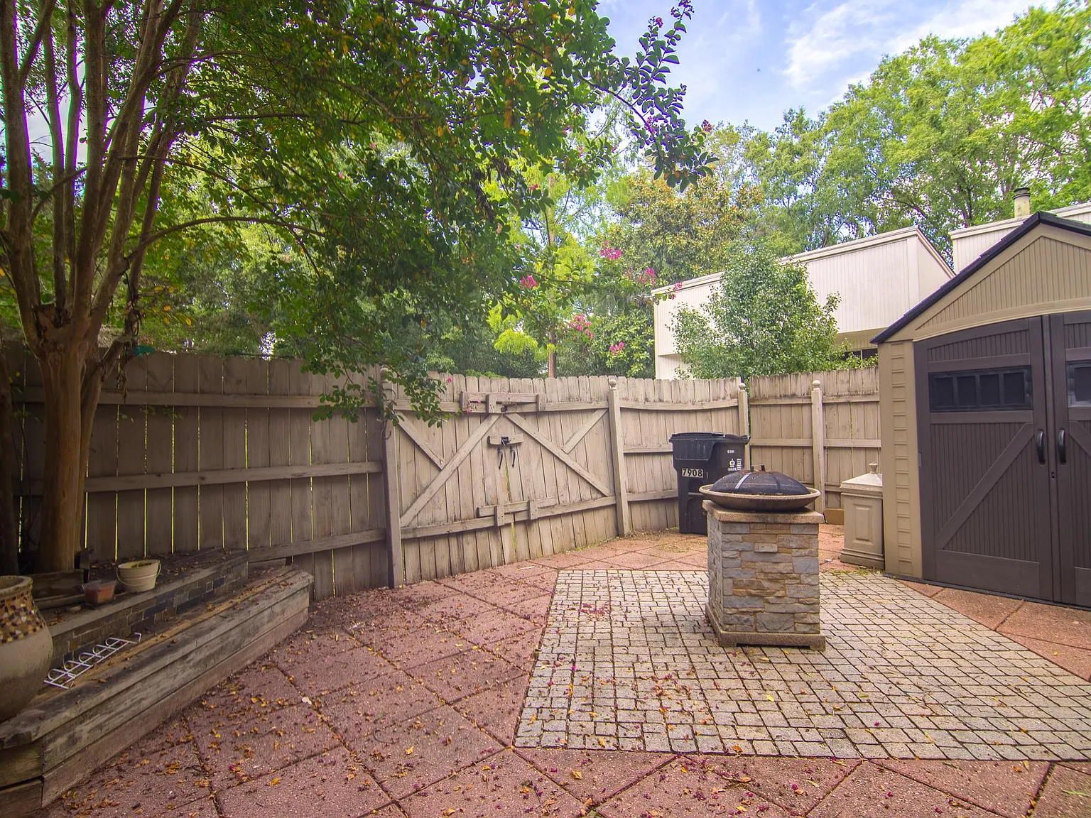 3 bed, 1368 sqft, $2,199 — Photo 2