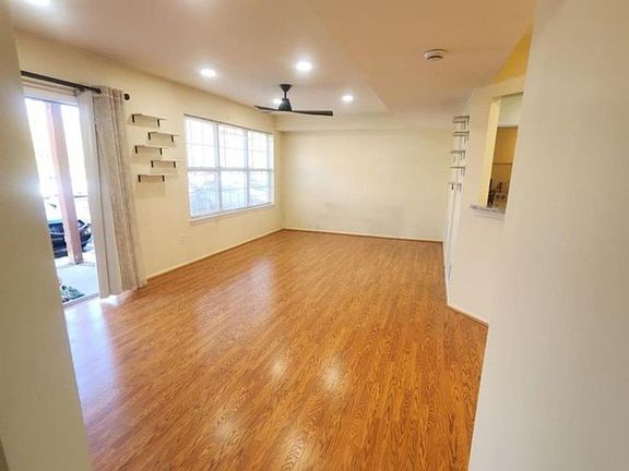 3rd image of 1301 Plymouth Rd