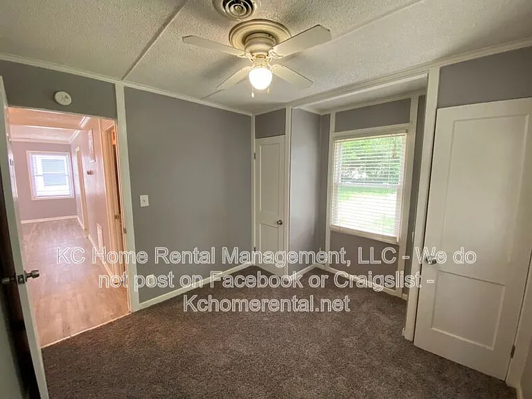 704 NE 45th Ter — Photo 18