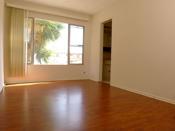 4th image of 1316 12th St APT 6