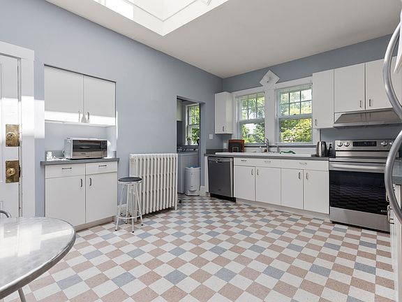 3rd image of 15 Myrtle St