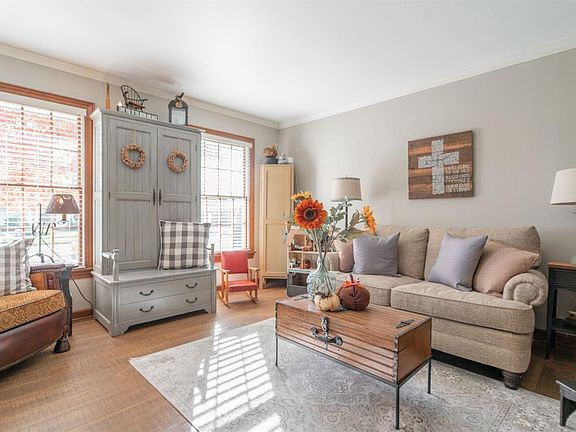 5th image of 10042 Belmont Ct