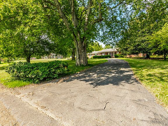 5th image of 550 Carolyn Ln