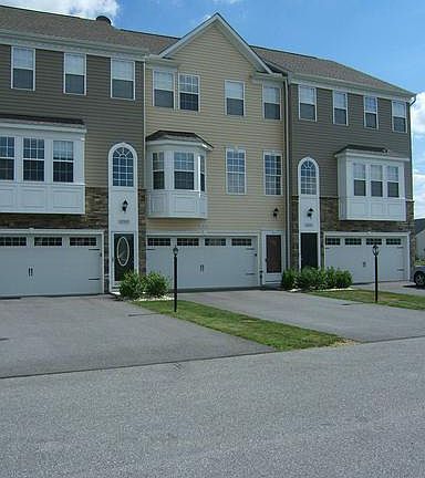 2nd image of 10303 Lantern Ln