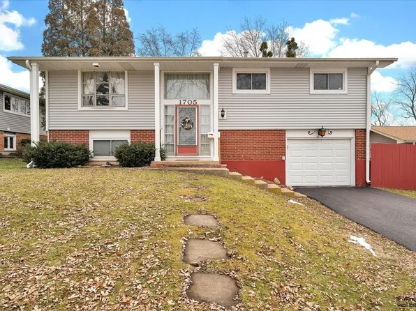 1705 N Newport Rd, Hoffman Estates, IL 60169
