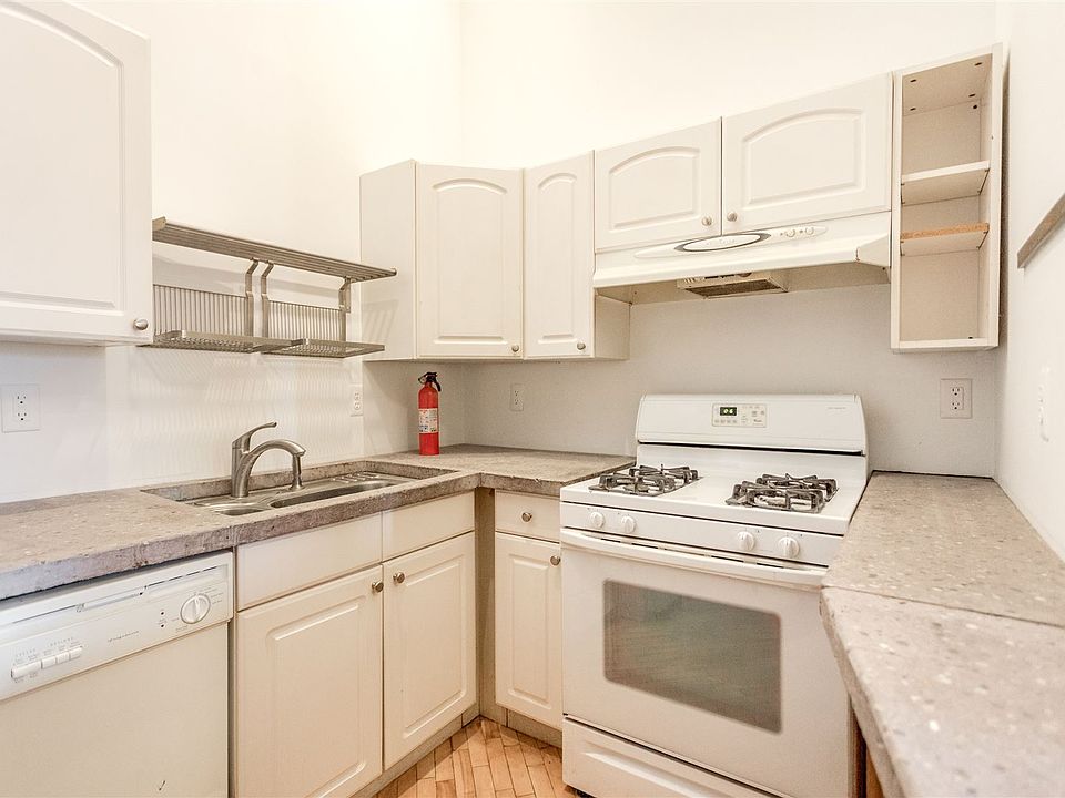 2136AMichiganAve-114