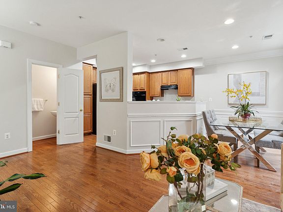 3rd image of 3553 Carriage Walk Ln #75H